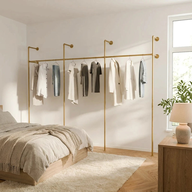 Goldene Kleiderstange für die Wand im Vintage Look ✓ – pamo. design